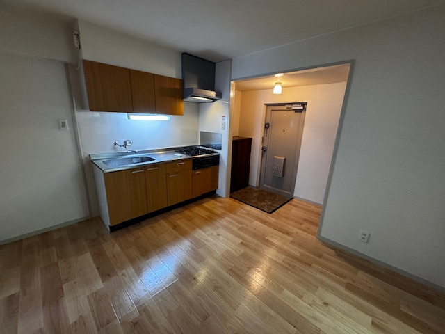 フジウラビルの居間・リビング|こちらの居間で趣味の時間をお楽しみください