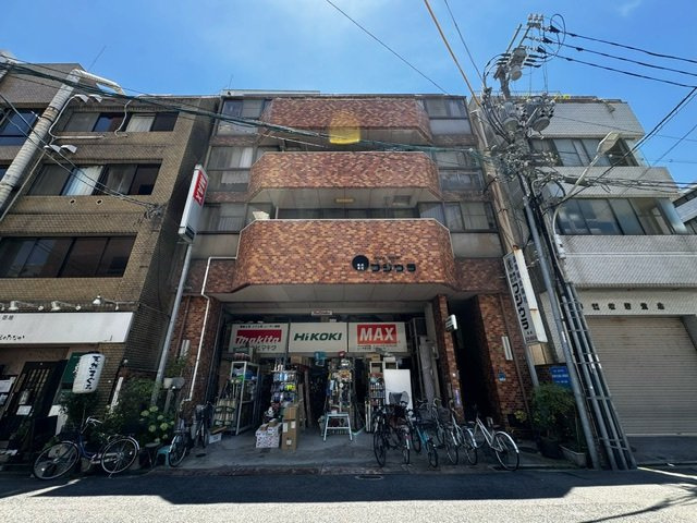 フジウラビルの外観|おしゃれな外観です