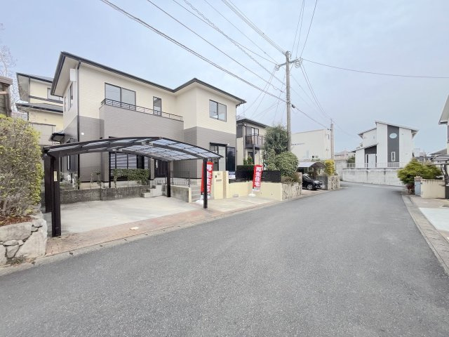 美鈴が丘３丁目戸建ての前面道路含む現地写真