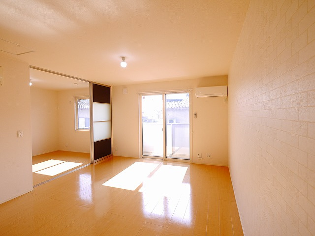 グランパルクⅡの居間・リビング|使いやすい居間です