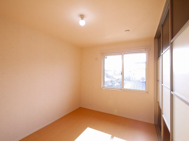 グランパルクⅡの洋室|落ち着いた色調の洋室です