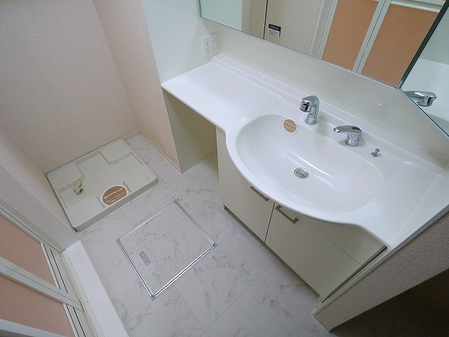 グランパルクⅡの洗面所|明るい洗面所です