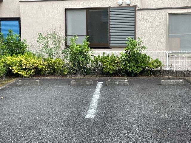 レオパレスカサデリベルタの駐車場