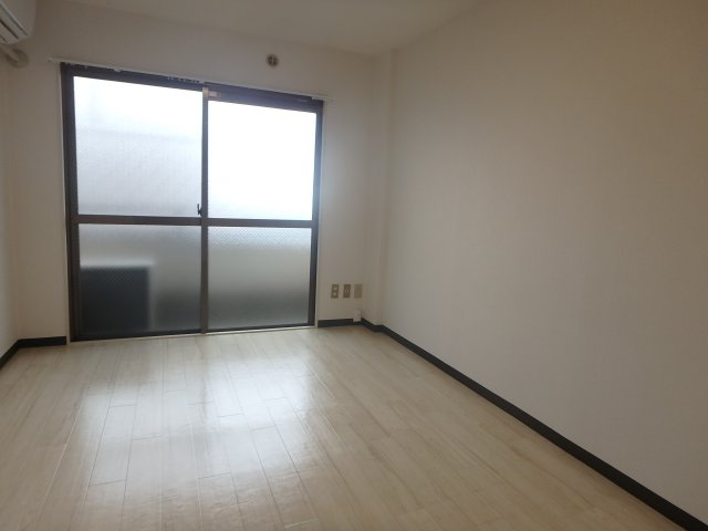 ベルハイム小阪の洋室