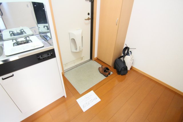 アンビシャス日吉の玄関|別部屋の参考写真です。