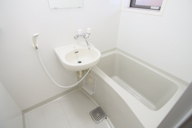 アンビシャス日吉の浴室|別部屋の参考写真です。