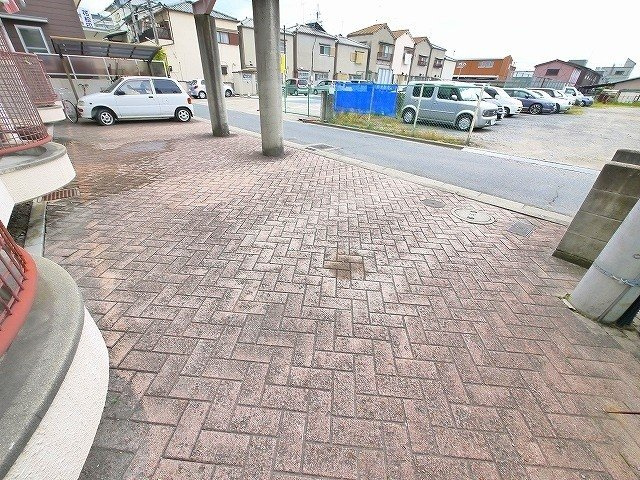 オークマンションおおみやの駐車場|駐車場に車を止められます