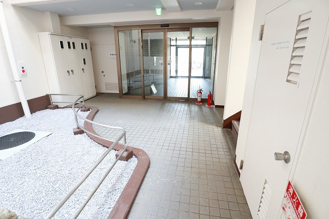 ウエスタンコートハウスのエントランス