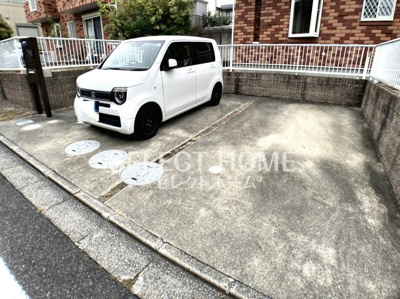 【駐車場】 | Rocky　Moon　HIlls　B棟 | 駐車場に車を止められます