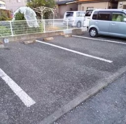レオパレス武蔵野の駐車場