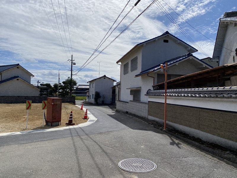 加西市西野々町 土地（古家付）の前面道路含む現地写真