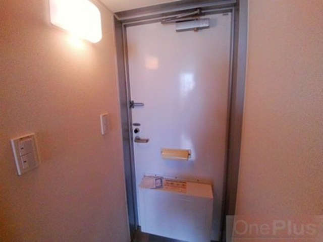 レオパレスフィレンツェ赤坂Ⅰの玄関