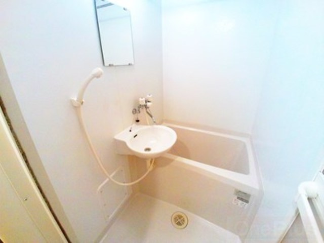 レオパレスフィレンツェ赤坂Ⅰの浴室