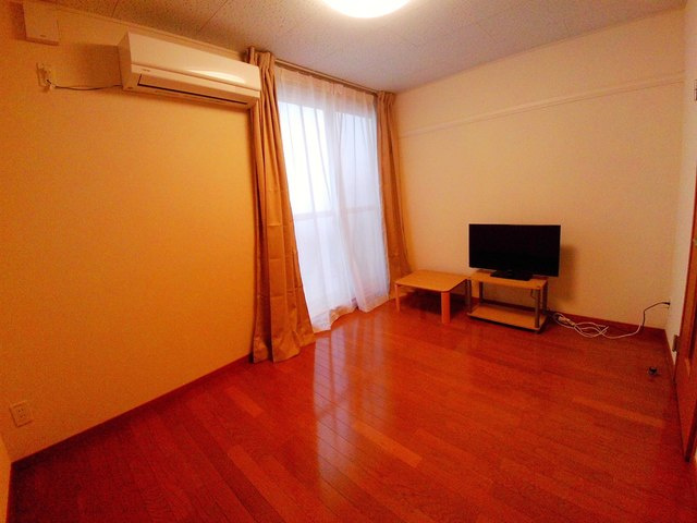 レオパレスアルカディア畑原の洋室