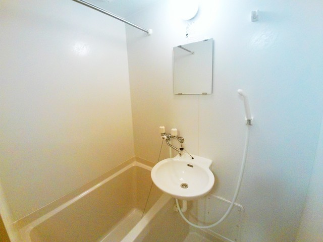 レオパレスアルカディア畑原の浴室