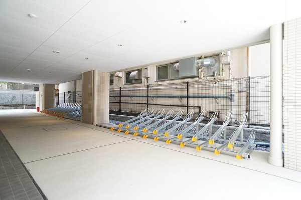 グランヒルサイドの駐車場|自転車置場には屋根がある♪