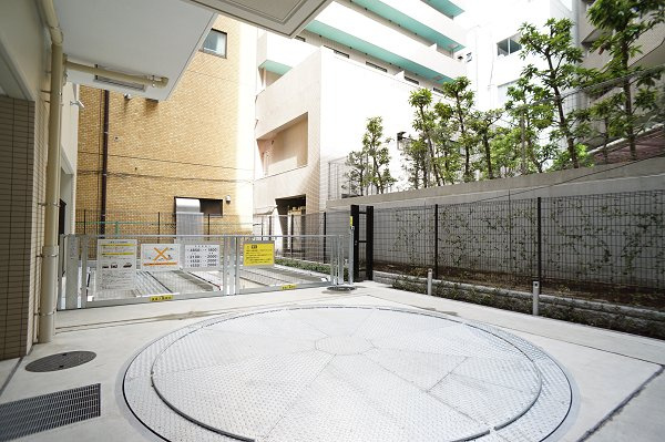 グランヒルサイドのロビー|安心して下さい！駐車場ありますよ♪