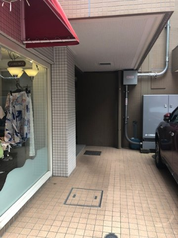 須藤ビルのエントランス