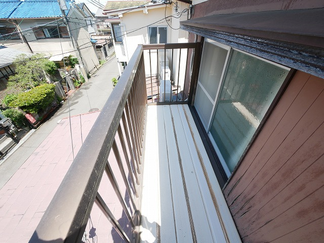 山口一戸建(北)のバルコニー|バルコニーからの眺めを楽しみながら食事をしませんか