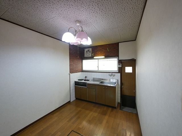 山口一戸建(北)の居間・リビング|使いやすい居間です