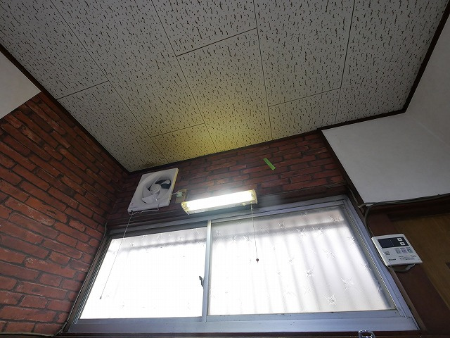 山口一戸建(北)のキッチン|コンパクトなキッチンで掃除もラクラク