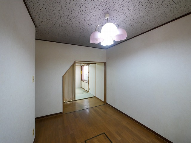 山口一戸建(北)の居間・リビング|居間です