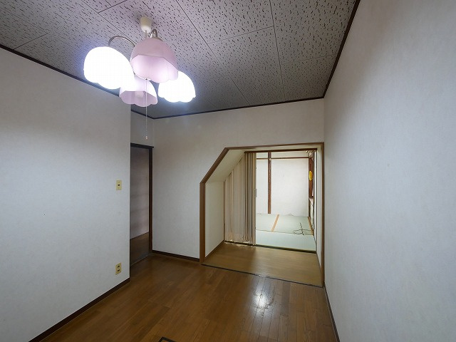 山口一戸建(北)の居間・リビング|使いやすい居間です