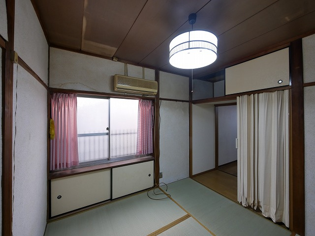 山口一戸建(北)の和室|畳の上でゆっくりとくつろげる和室です