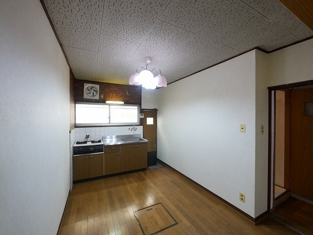 山口一戸建(北)の居間・リビング|居間です