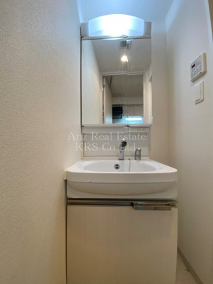 【洗面所】 | エス・キュート京町堀 | すっきりデザインの縦型照明付き洗面化粧台♪