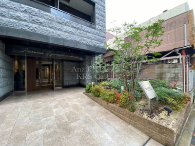 【エントランス】 | エス・キュート京町堀 | グリーンで彩られたエントランスです♪