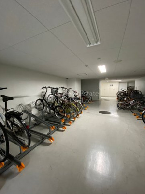 【その他】 | エス・キュート京町堀 | 屋内駐輪場です！雨風から自転車を守ります！