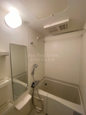 【浴室】 | エス・キュート京町堀 | 雨の日でも安心して洗濯物が干せる浴室乾燥機付き♪