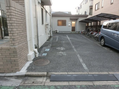 【外観】 | プラザ・ドゥ・カステリオ駐車場