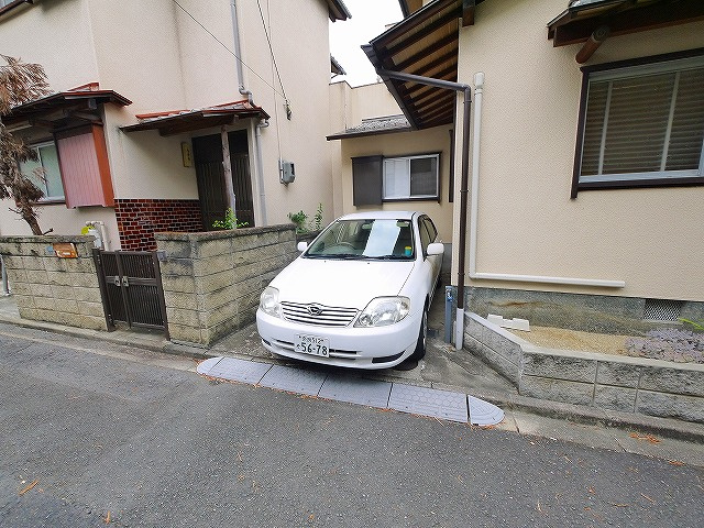 学園南テラスの駐車場