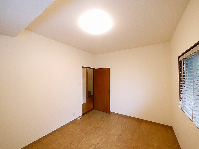 学園南テラスの洋室