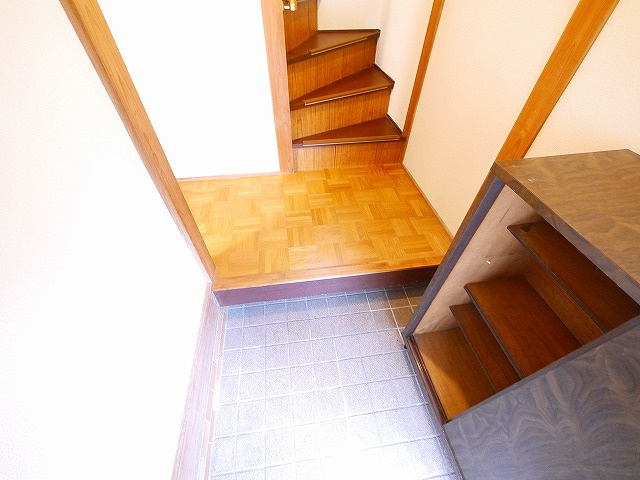 学園南テラスの玄関