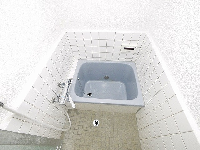 学園南テラスの浴室