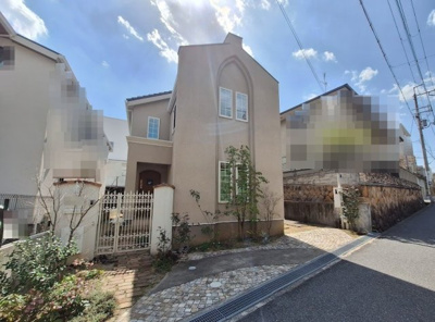 【外観】 | 夙川雲井町戸建 | 雲井町の閑静な住宅街に佇む邸宅です