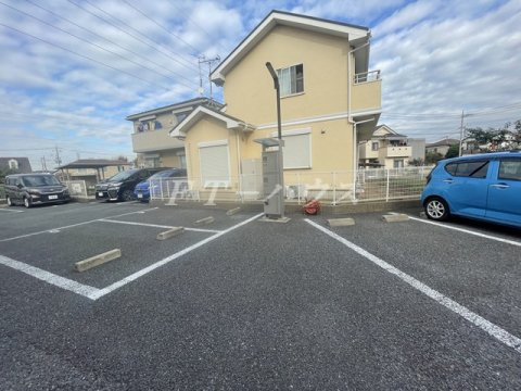 グランシャリオの駐車場
