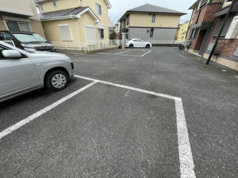 グランシャリオの駐車場