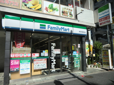 ファミリーマート東新宿駅西店まで90ｍ