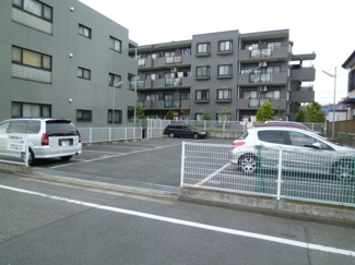 ★敷地内駐車場★（空き状況・使用料等詳細はご確認下さい）