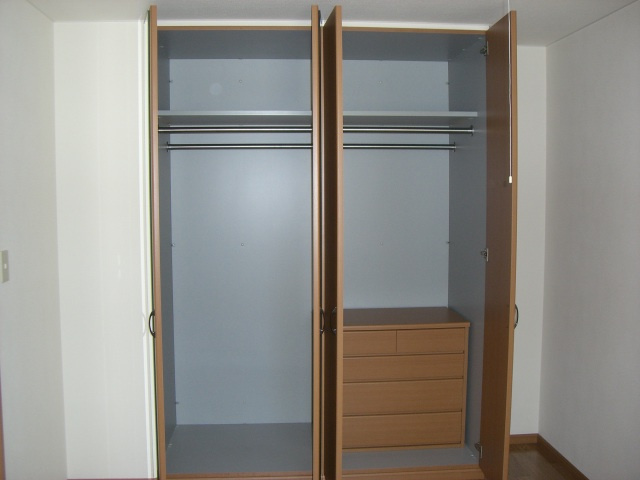 メゾン・ルミナスⅡの収納|クローゼット2