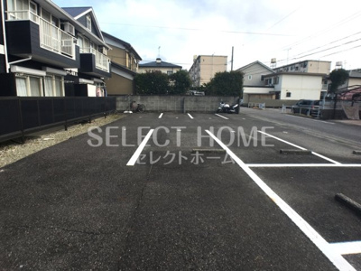 【駐車場】 | シャトレ城南B | 駐車場完備です