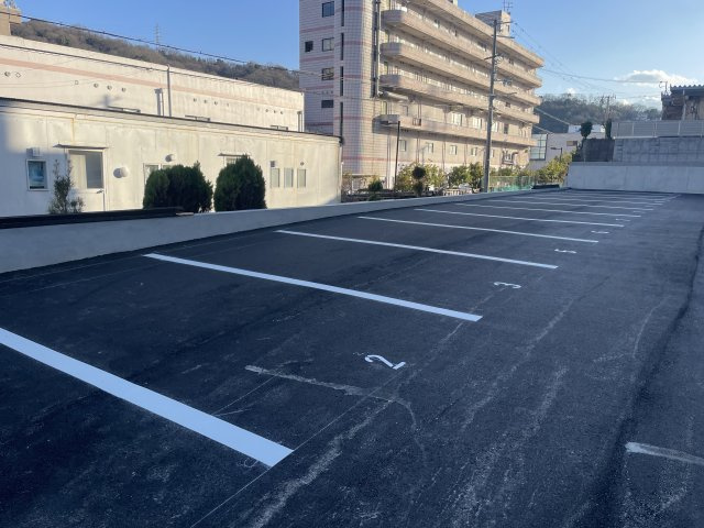 ラ　グリシーヌ青山の駐車場