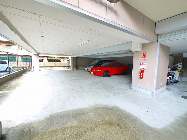 富士ビルの駐車場|駐車場があるので、車を買う予定の方も安心です