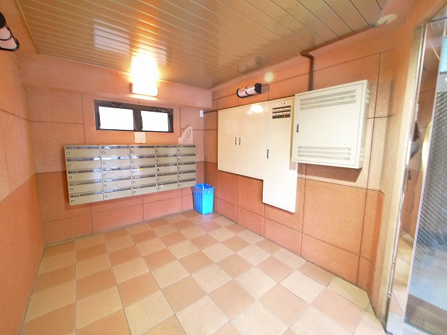 富士ビルのエントランス|豪華なエントランススペース