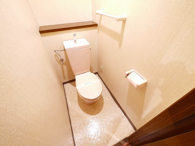 富士ビルのトイレ|落ち着いた色調のトイレです