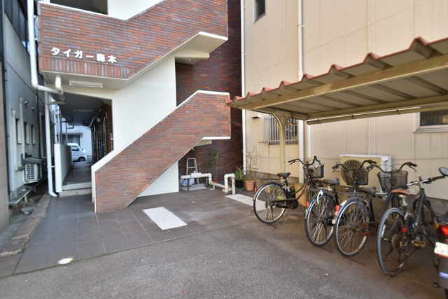 タイガー森本の駐車場